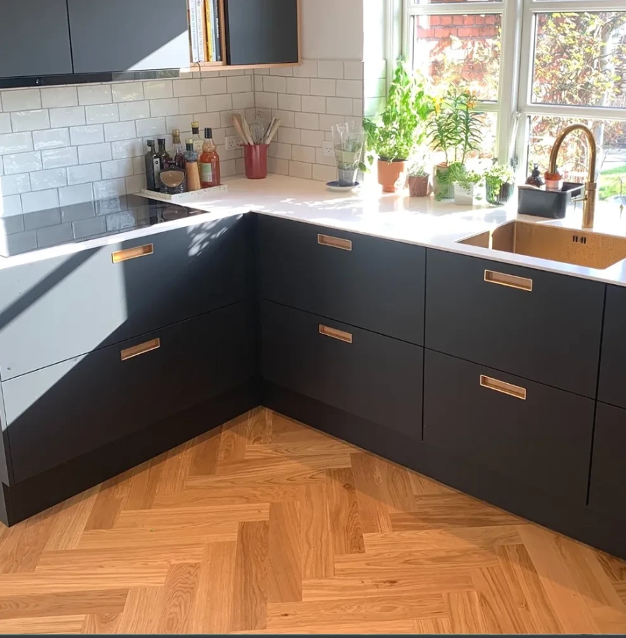 Mørkt Køkken & Sildeben